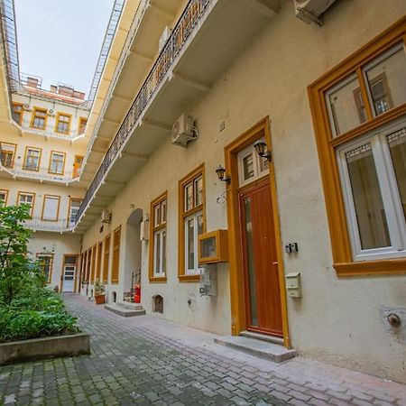 Cute Gallery Flat In Dob Str, Mars Будапеща Екстериор снимка