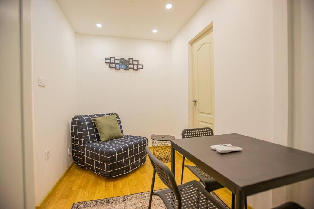 Cute Gallery Flat In Dob Str, Mars Будапеща Екстериор снимка